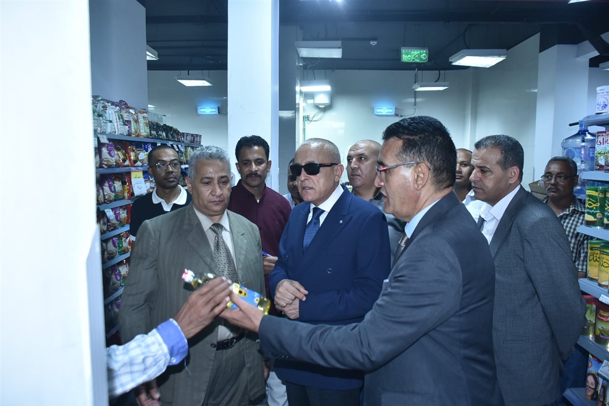 محافظ الأقصر يفتتح سوق اليوم الواحد&nbsp;
