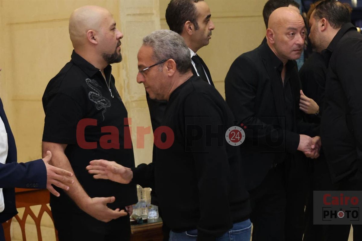بدء عزاء والد منة شبلي