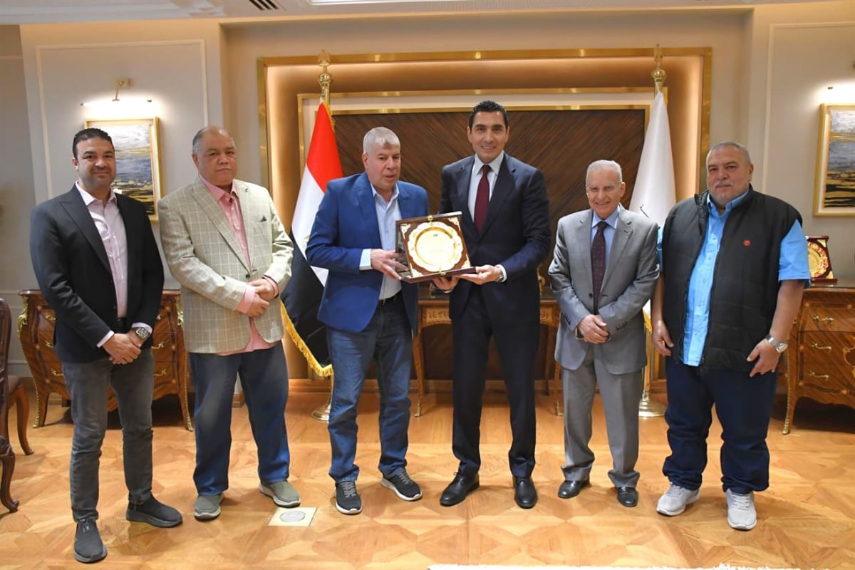 وزير الرياضة رفقة مجلس إدارة جمعية رعاية قدامى الرياضيين