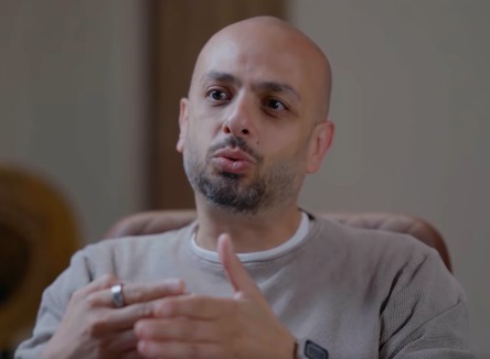 أحمد مراد في الفيلم التسجيلي حراس الرمال