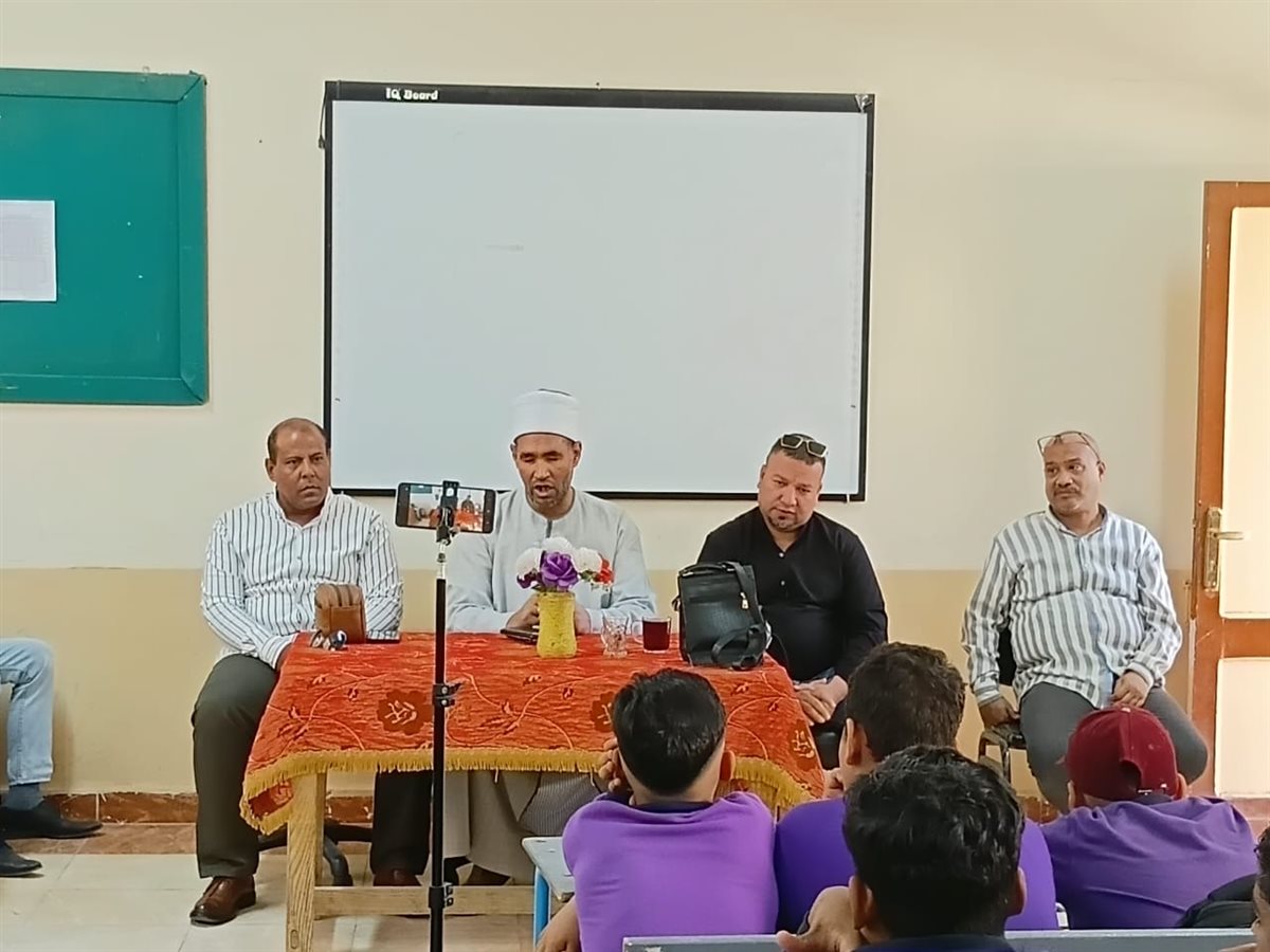 ندوات توعوية مكثفة بالمدارس