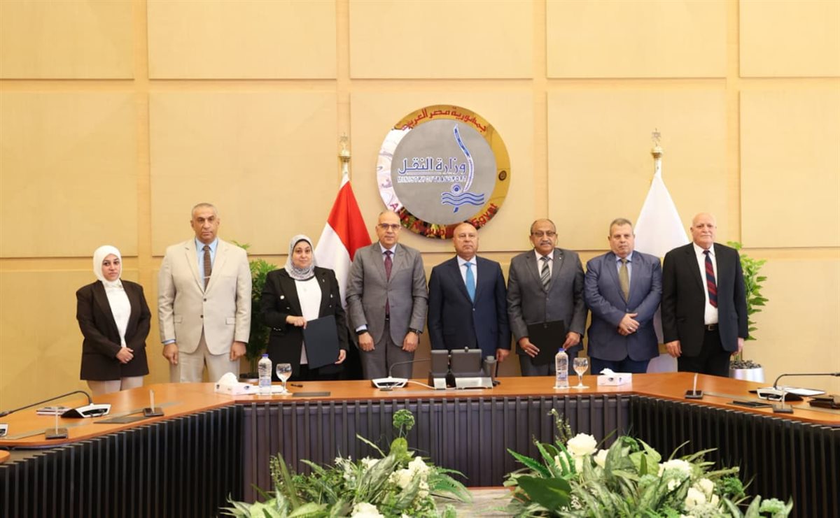 جانب من توقيع البروتوكول