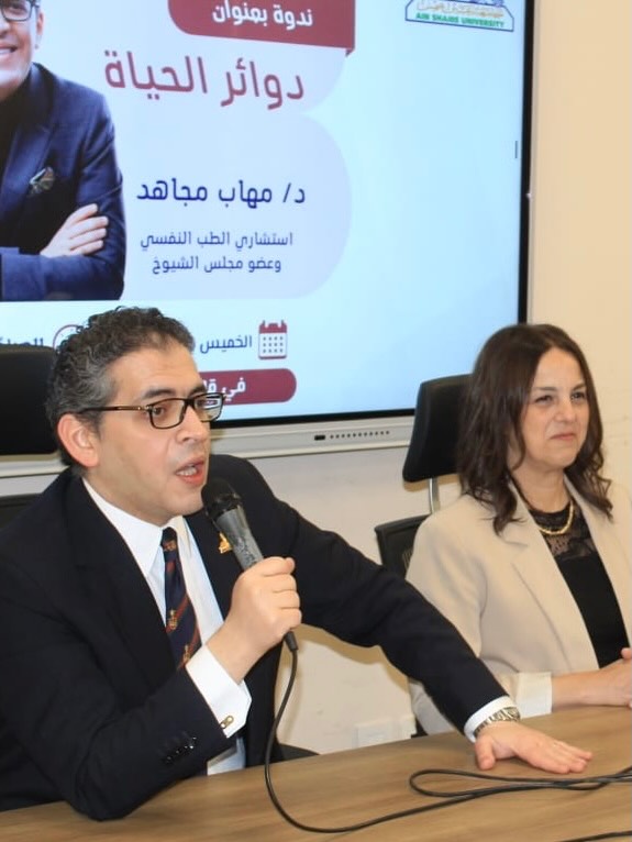 كلية الإعلام بجامعة عين شمس تكرم الدكتور مهاب مجاهد
