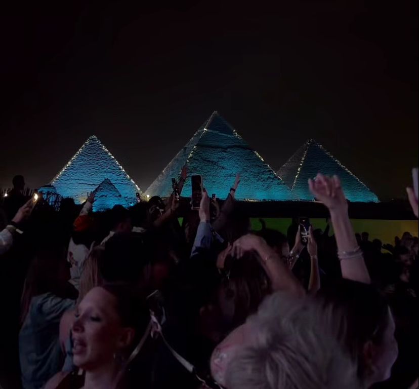 حفل موسيقى تكنو في الأهرامات