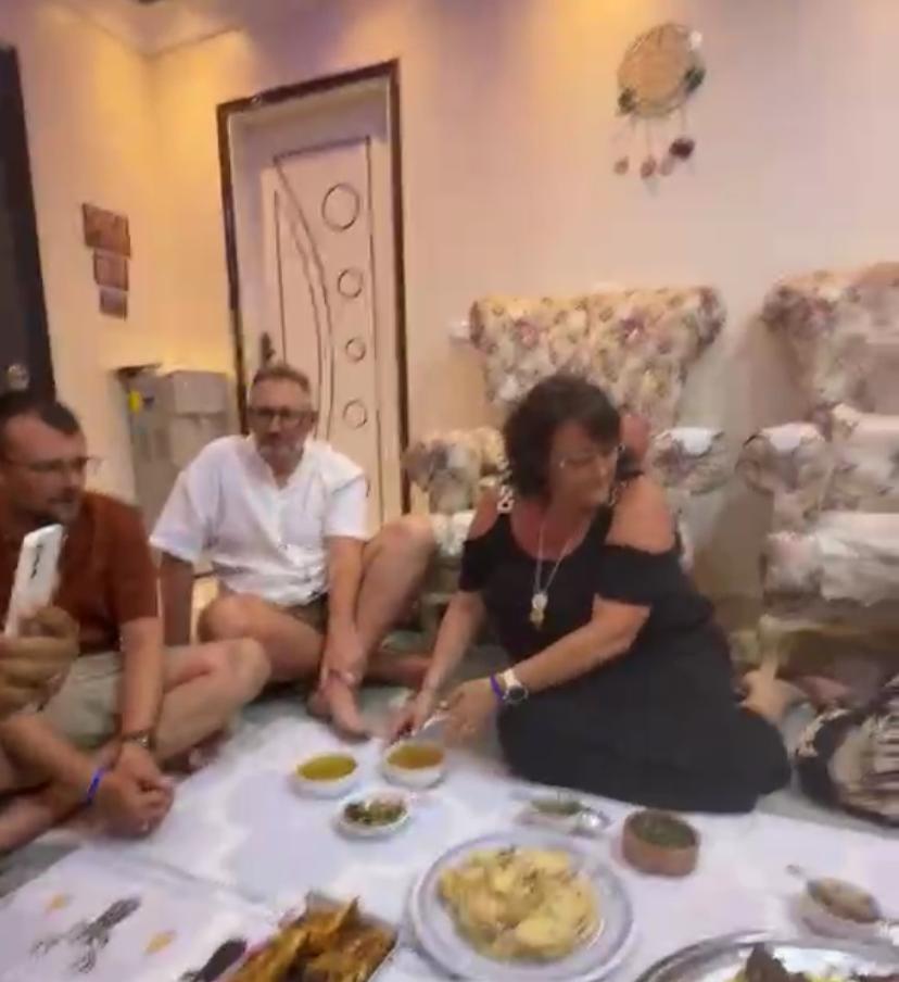 عزومة المرشد السياحي منتصر المرجي لـ السياح&nbsp;