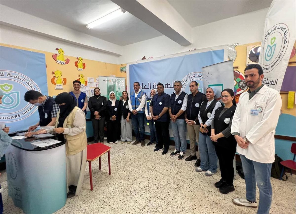 مدير الرعاية الصحية يتفقد القافلة المجانية بالطور