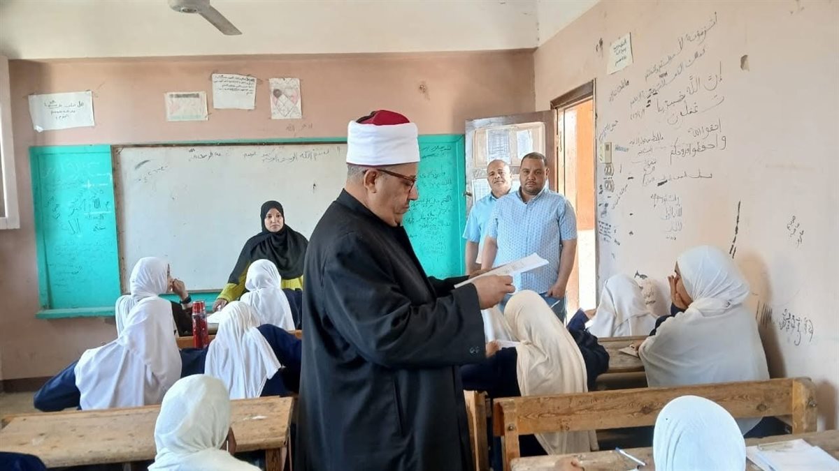جولة وكيل منطقة الأقصر الازهرية لتفقد الامتحانات&nbsp;