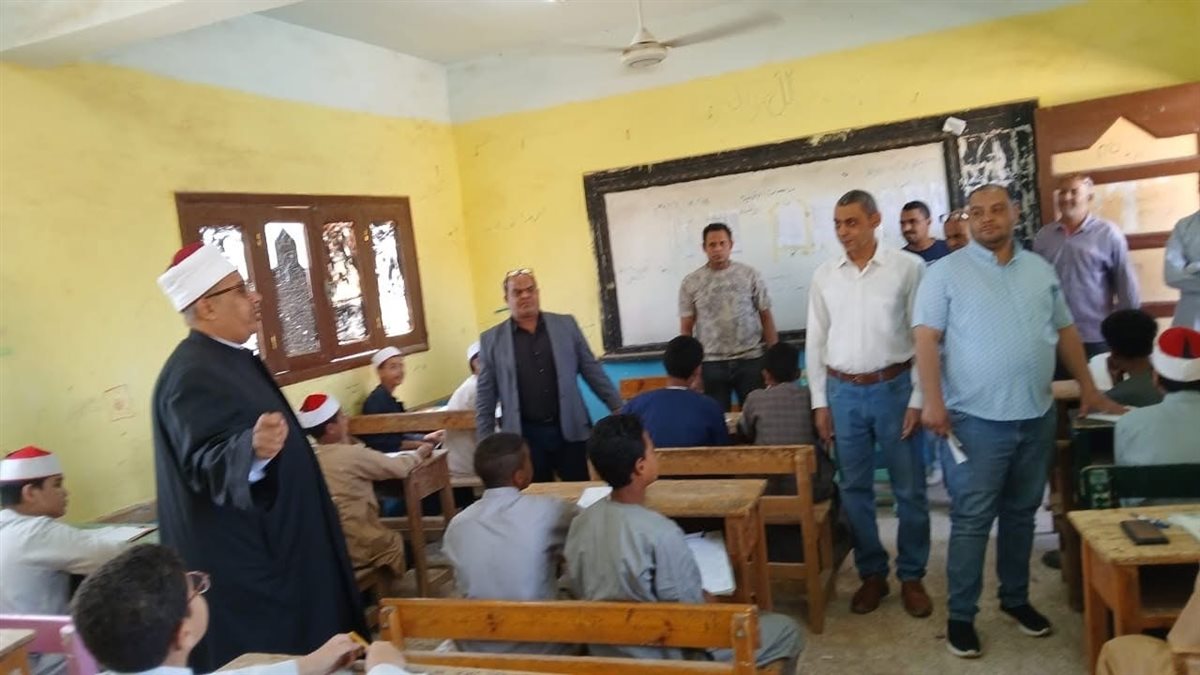 جولة وكيل منطقة الأقصر الازهرية لتفقد الامتحانات&nbsp;