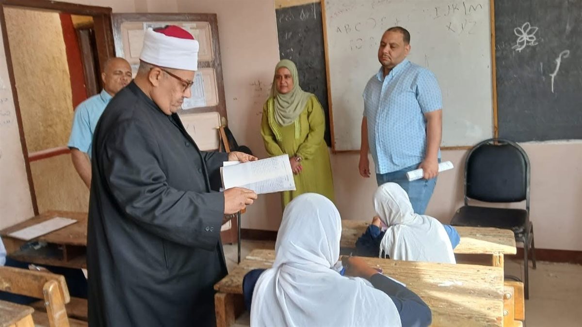 جولة وكيل منطقة الأقصر الازهرية لتفقد الامتحانات&nbsp;