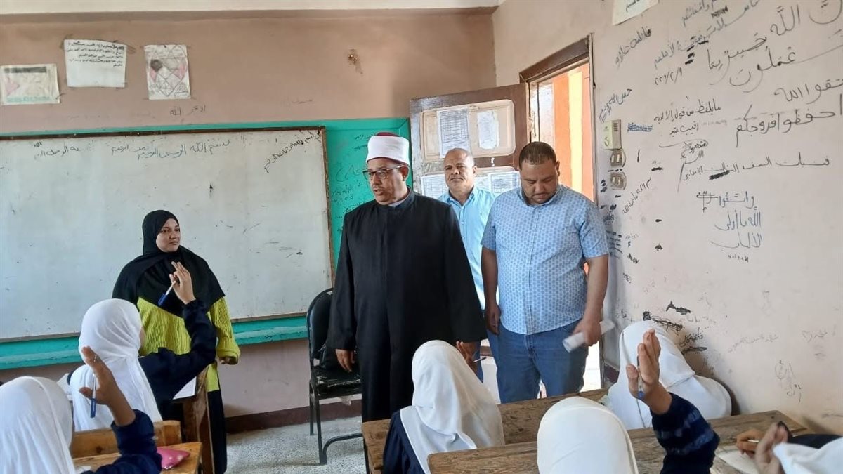 جولة وكيل منطقة الأقصر الازهرية لتفقد الامتحانات&nbsp;