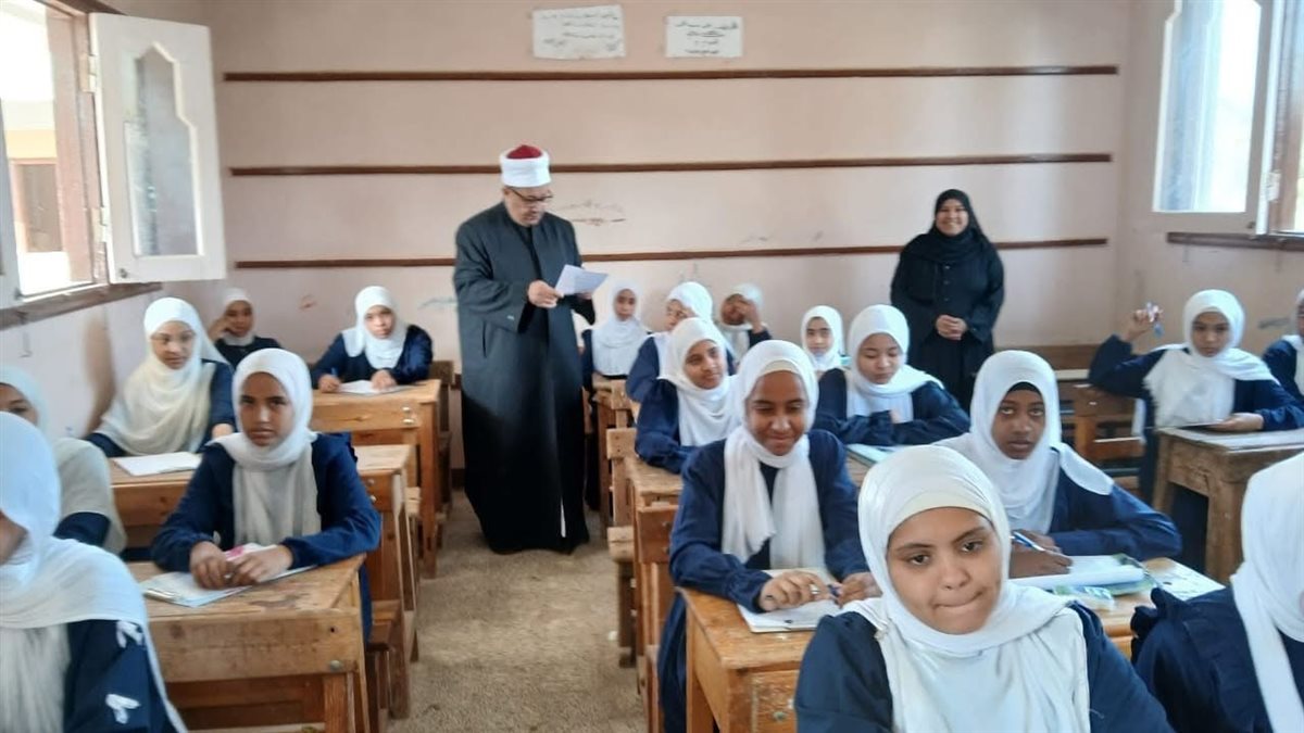 جولة وكيل منطقة الأقصر الازهرية لتفقد الامتحانات&nbsp;