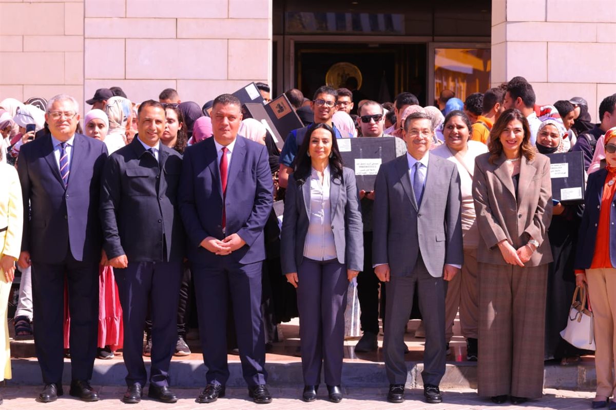 وزيرة التضامن الاجتماعي تشهد توزيع عدد من الأجهزة التعويضية لطلاب الجامعات من ذوي الإعاقة