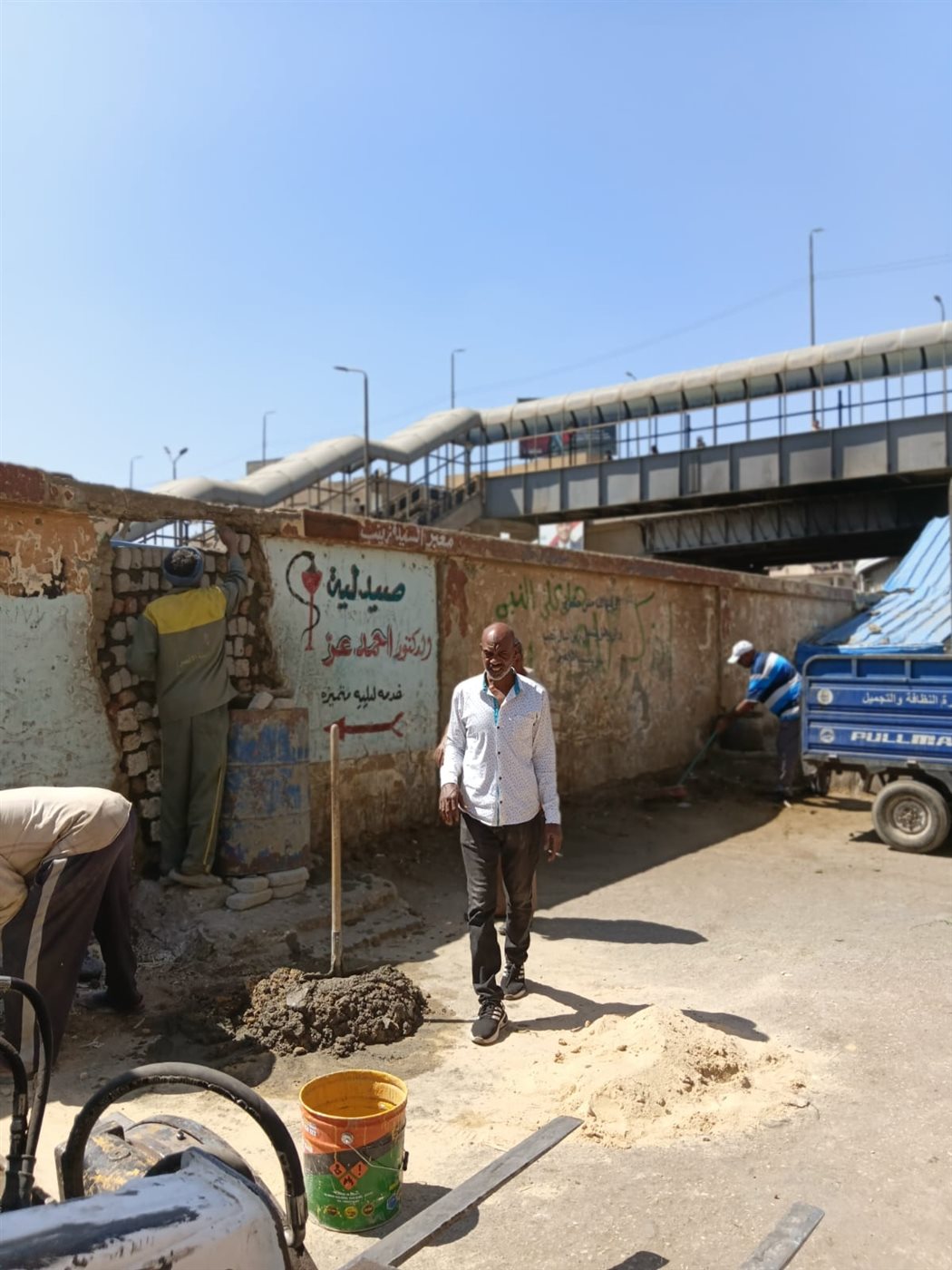 غلق منافذ غير شرعية على شريط السكة الحديد بالأقصر&nbsp;
