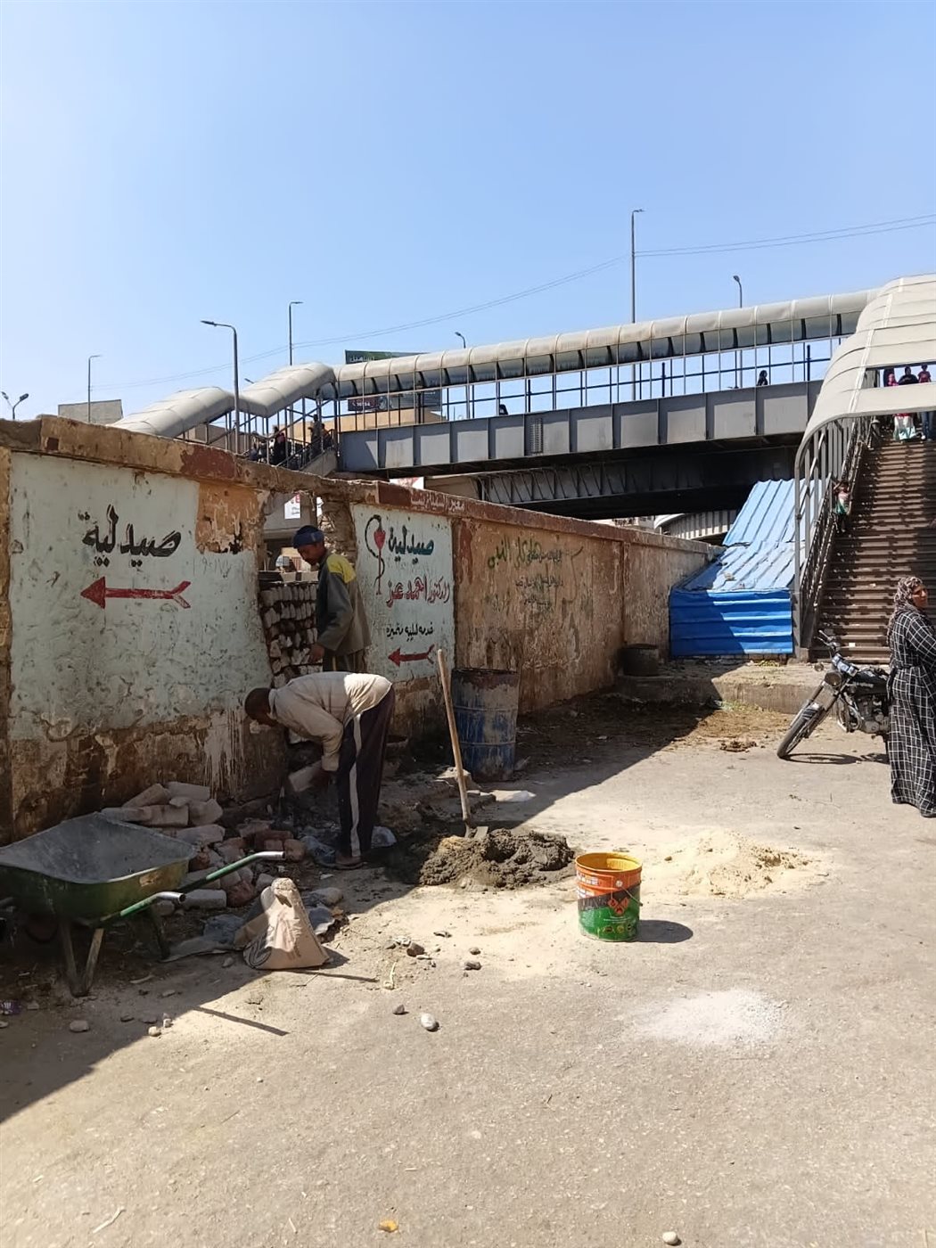 غلق منافذ غير شرعية على شريط السكة الحديد بالأقصر&nbsp;