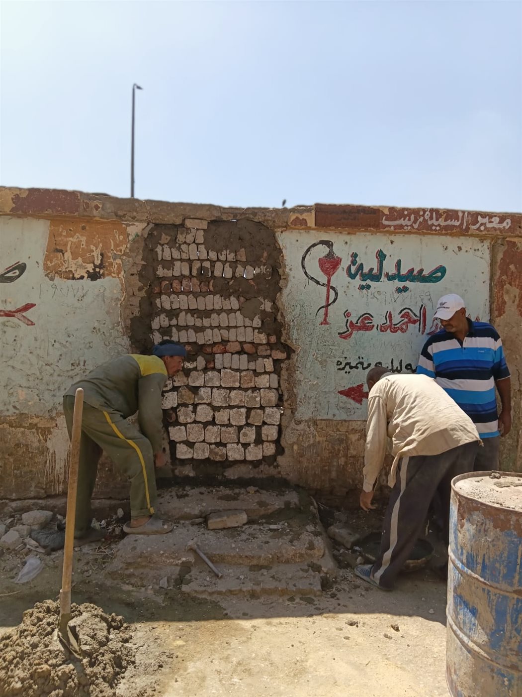 غلق منافذ غير شرعية على شريط السكة الحديد بالأقصر&nbsp;