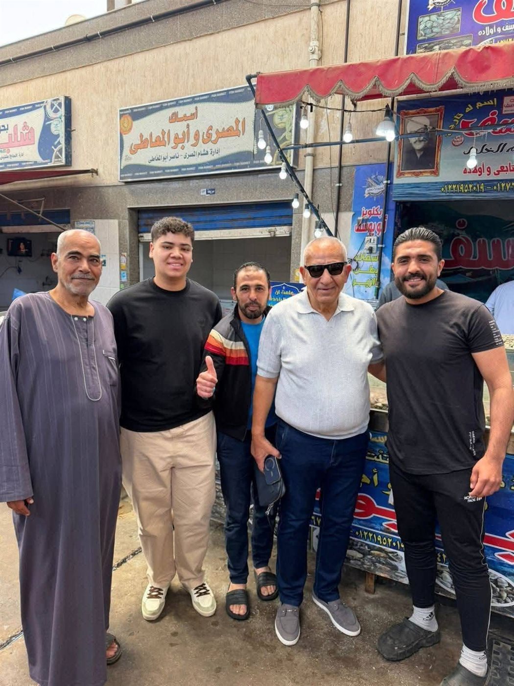 كامل ابو علي يزور سوق الأسماك ببورسعيد&nbsp;