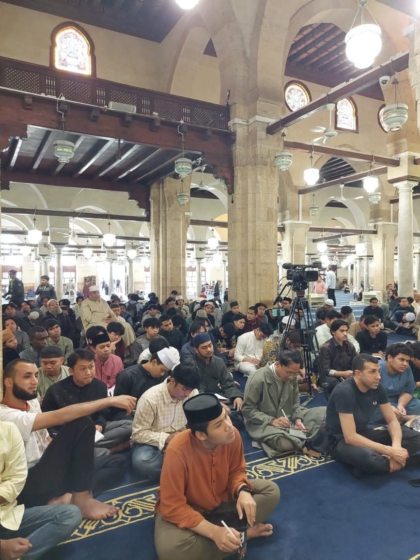 خلال محاضرة الدكتور عباس شومان