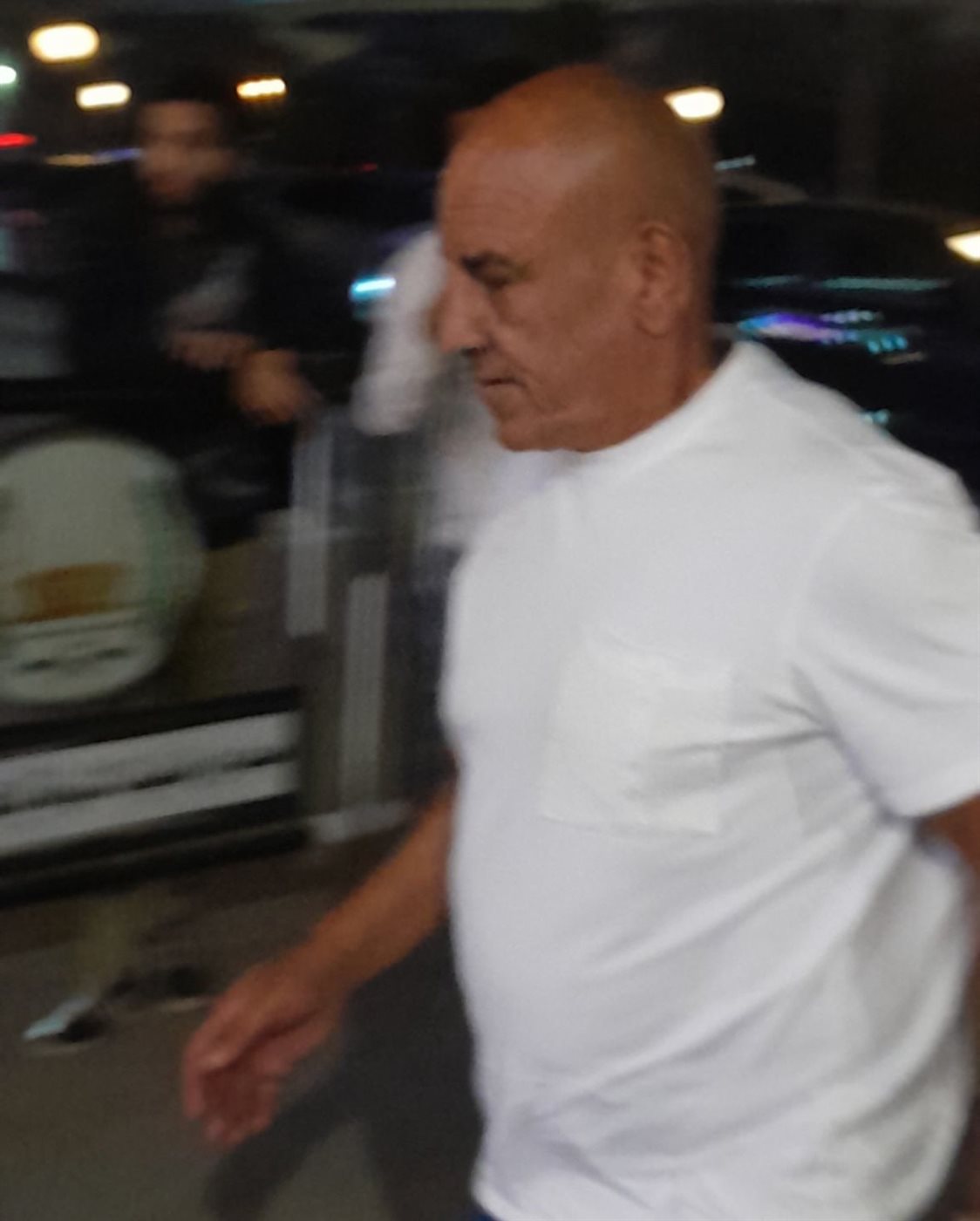 محمد لطفي يقدم واجد العزاء في وفاة والد حمدي المرغني