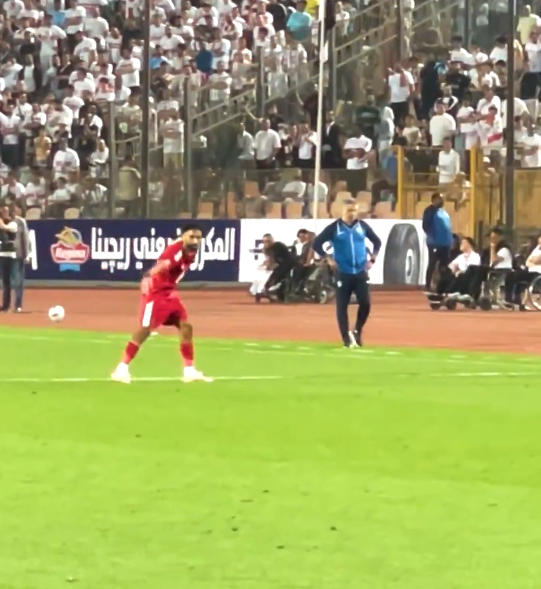 <strong>&nbsp;على طريقة أبو تريكة.. تحية حسين الشحات لـ جمهور الأهلي في مباراة القمة ضد الزمالك</strong>