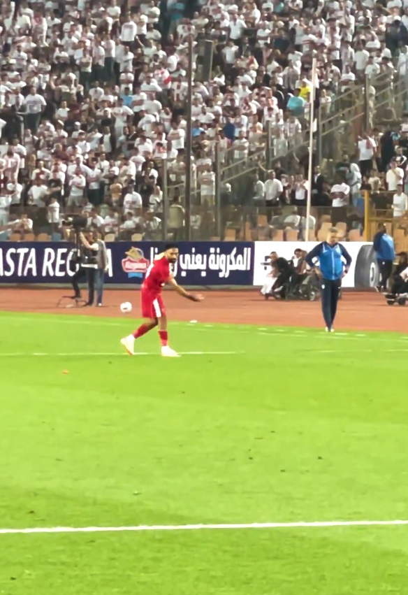 <strong>&nbsp;على طريقة أبو تريكة.. تحية حسين الشحات لـ جمهور الأهلي في مباراة القمة ضد الزمالك</strong>
