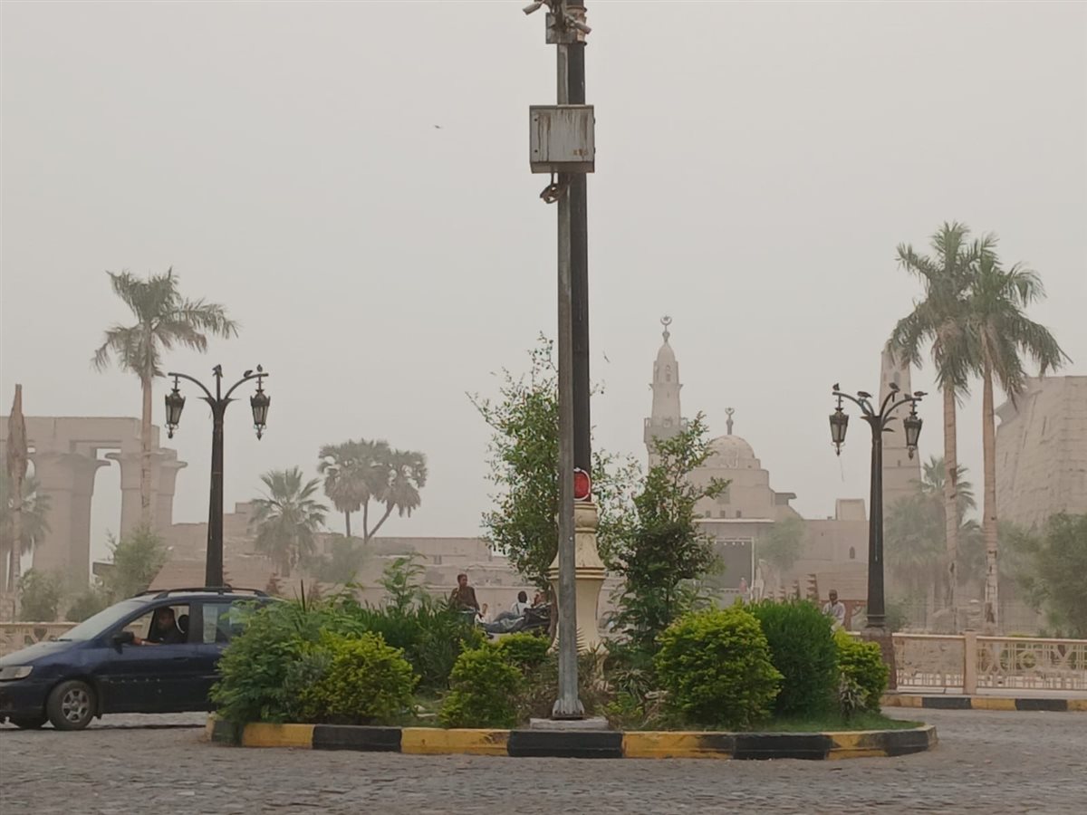 رياح محملة بالغبار تضرب الأقصر&nbsp;