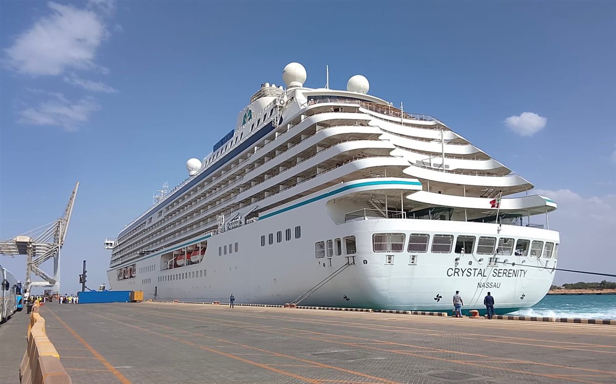 السفينة السياحية (CRYSTAL SERENITY)