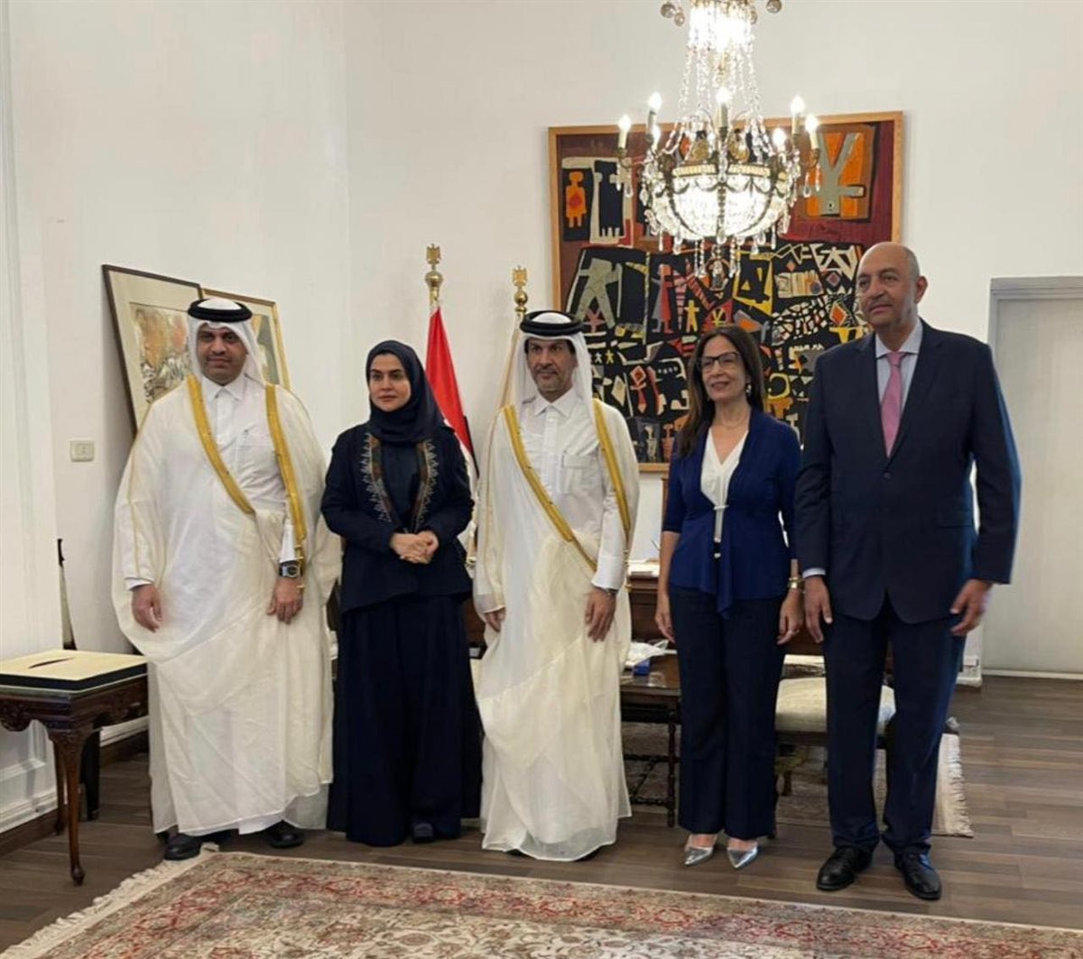 وزيرة الثقافة تستقبل سفير قطر بالقاهرة