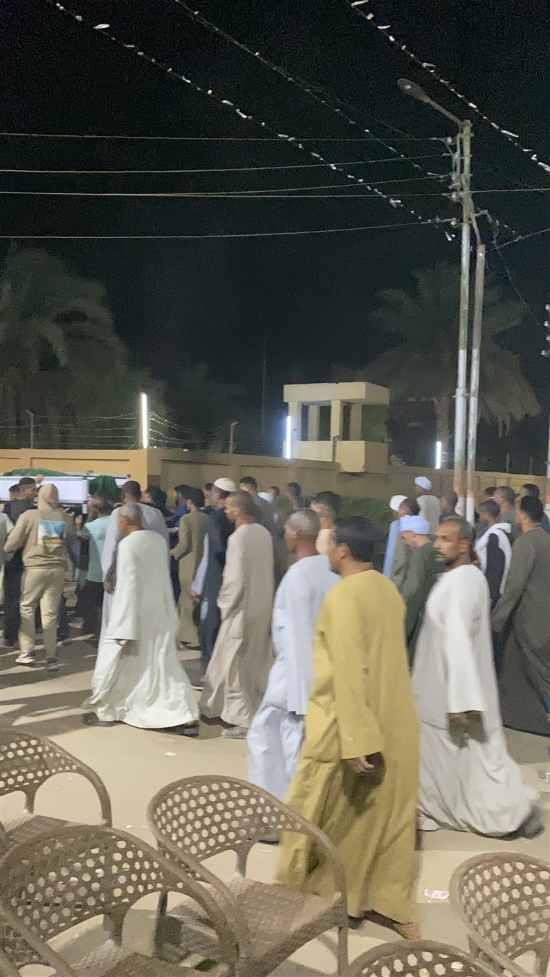 تشييع جثمان الشاعر والصحفي سيد العديسي