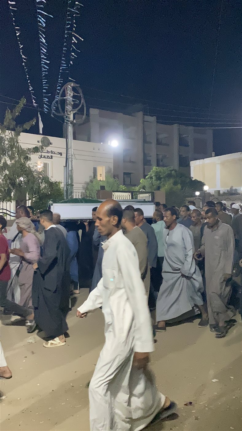 تشييع جثمان الشاعر والصحفي سيد العديسي