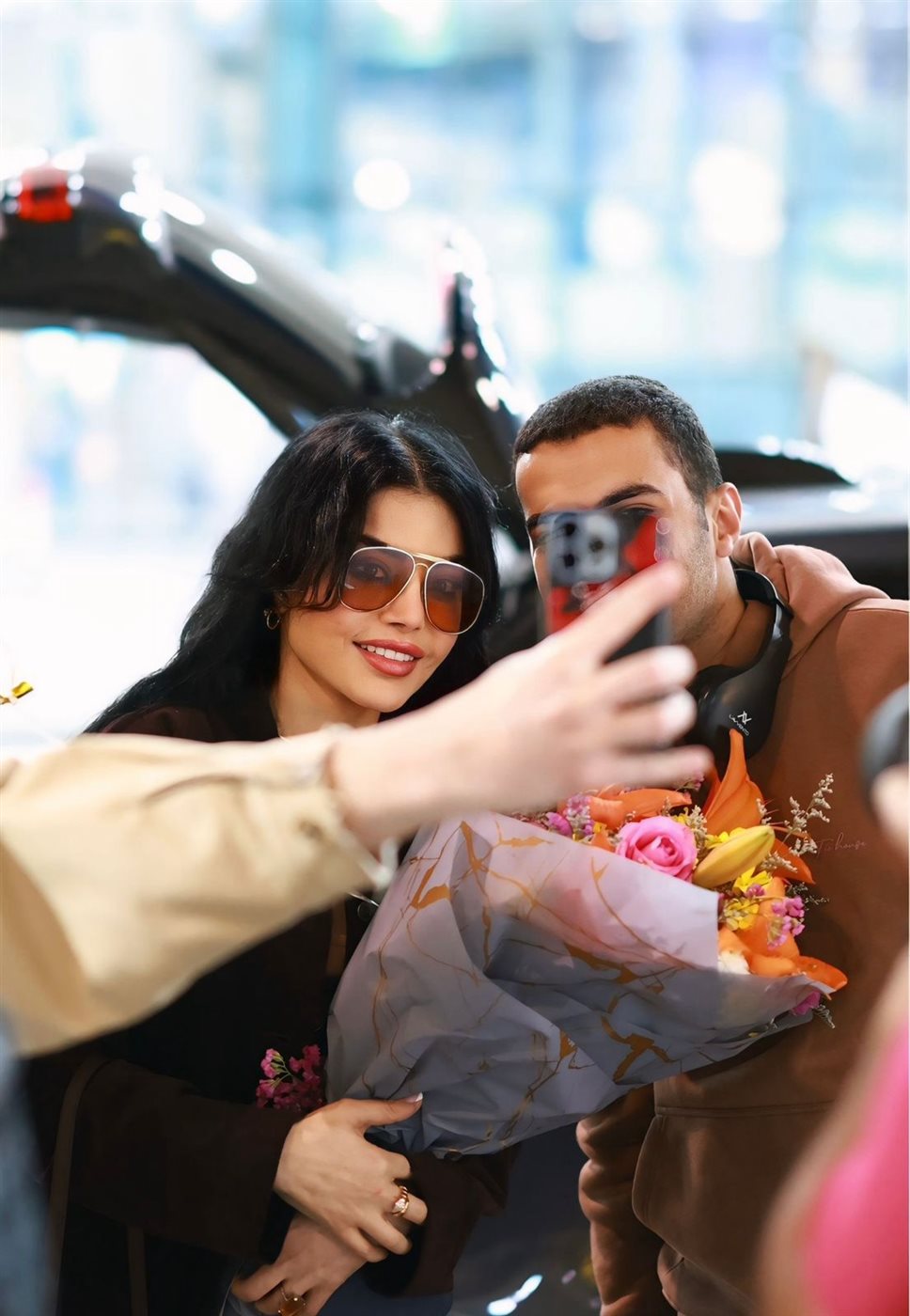 هيفاء وهبي تلتقط صور تذكارية مع جهورها
