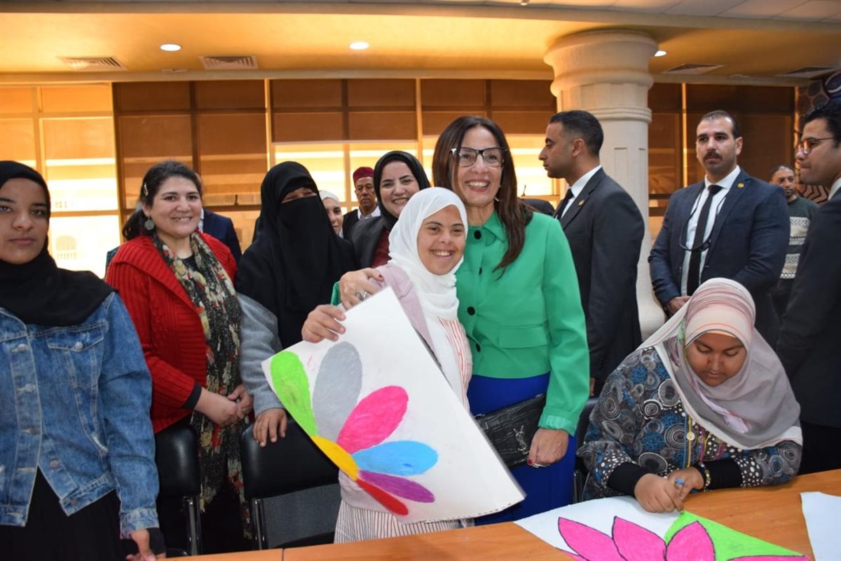 وزيرة الثقافة تتفقد فعاليات ثقافية وتراثية بمطروح
