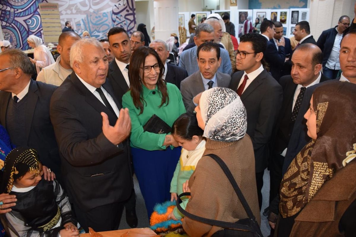 وزيرة الثقافة تتفقد فعاليات ثقافية وتراثية بمطروح