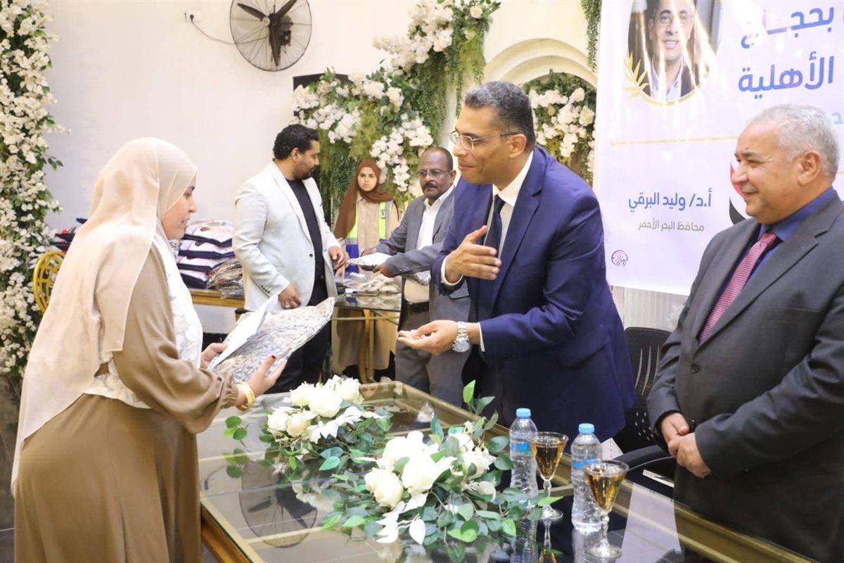 محافظ البحر الاحمر يودع بعثة الحج 