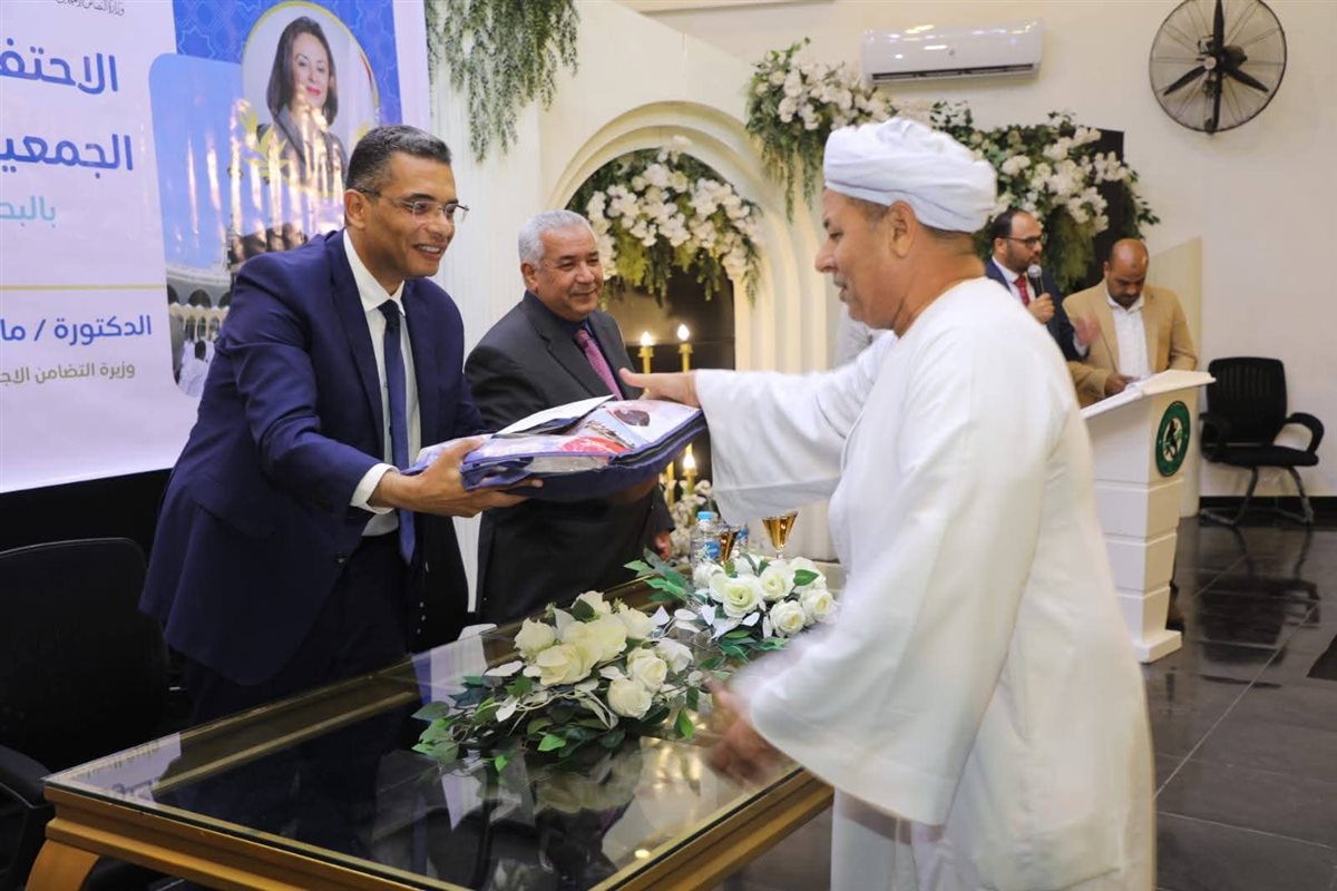 محافظ البحر الاحمر يودع بعثة الحج 