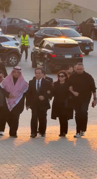 هاني مهنا وياسر جلال وهيفاء وهبي.. أبرز الحضور في عزاء الراحل هاني شاكر
