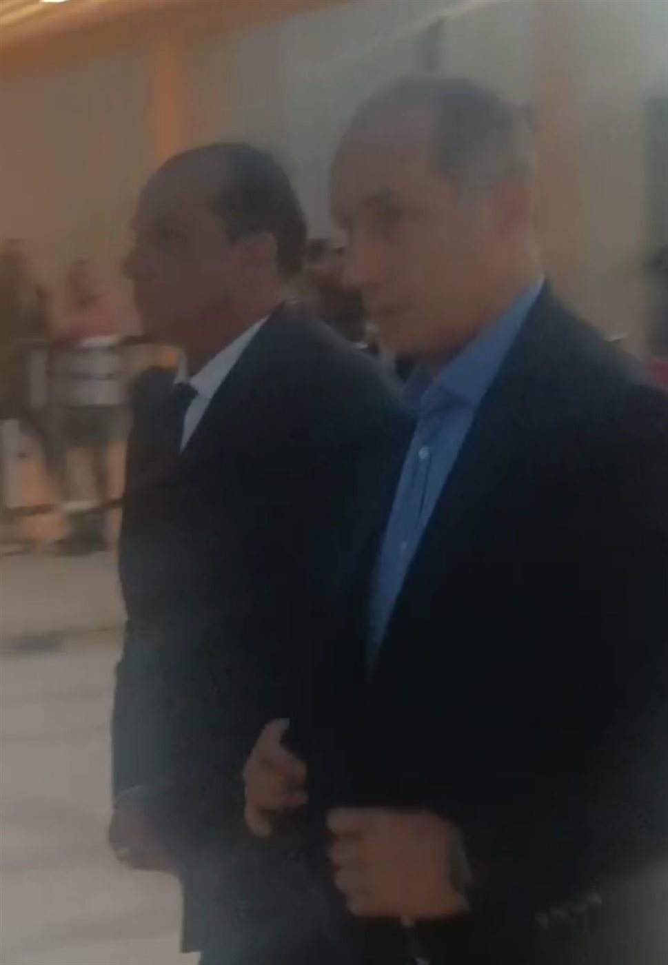 جمال مبارك يؤدي واجب العزاء في هاني شاكر