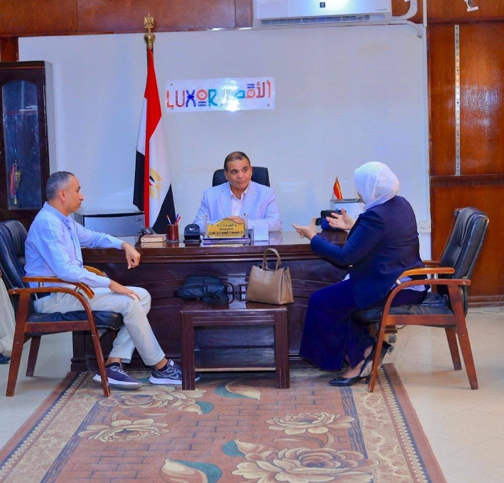 اجتماع رئيس مركز اسنا ومديرة التأمين الصحي&nbsp;