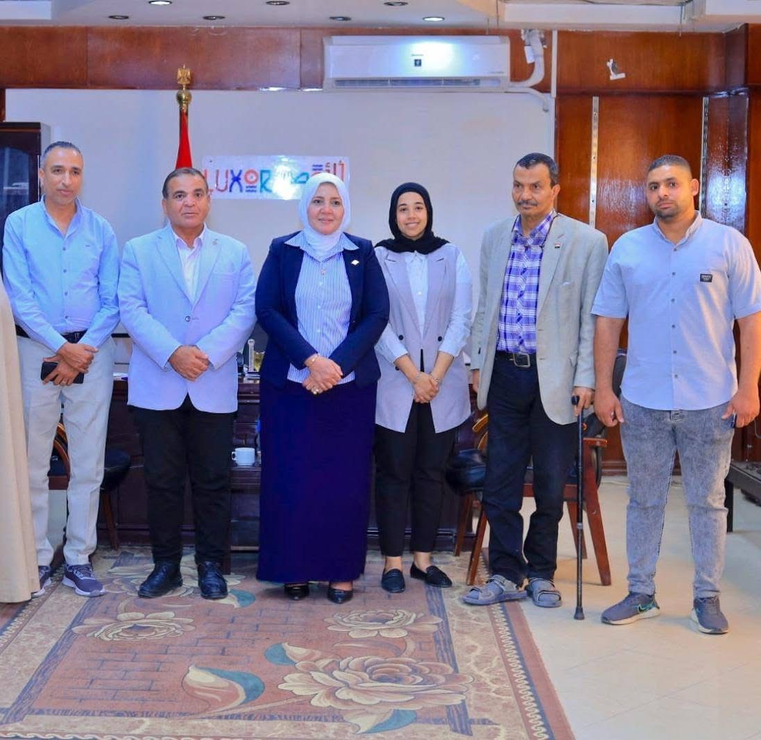 اجتماع رئيس مركز اسنا ومديرة التأمين الصحي&nbsp;