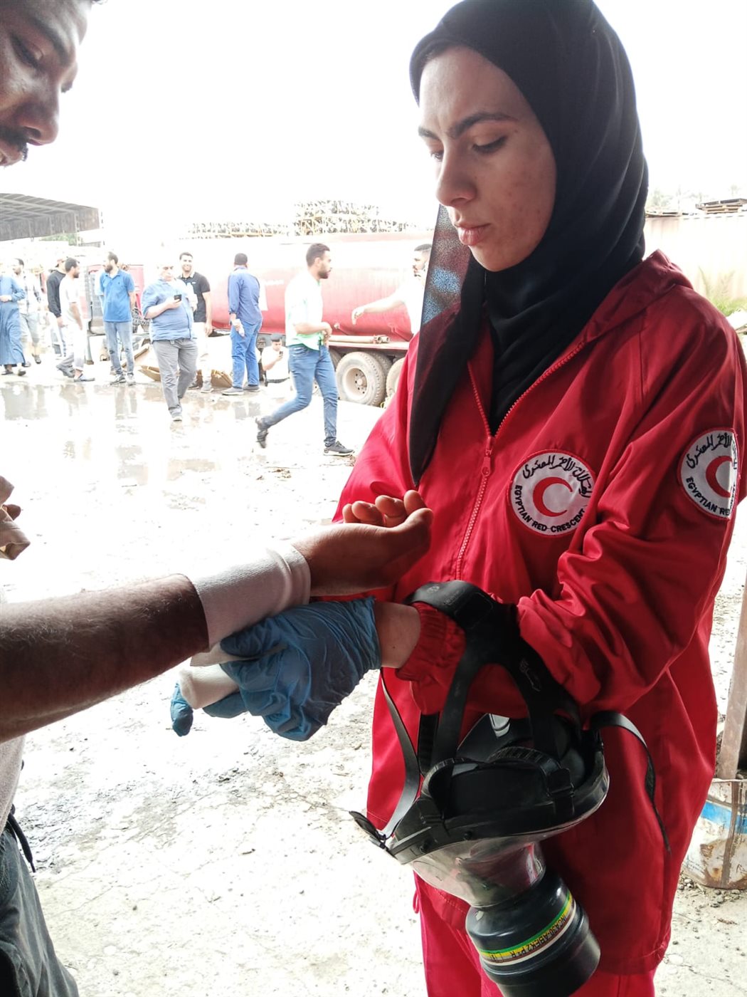 الهلال الأحمر يساند جهود الحماية المدنية