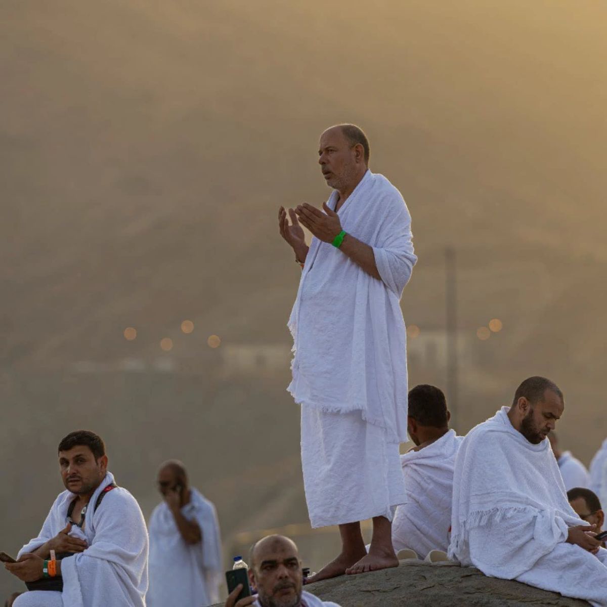 متى يبدأ الإحرام بالحج