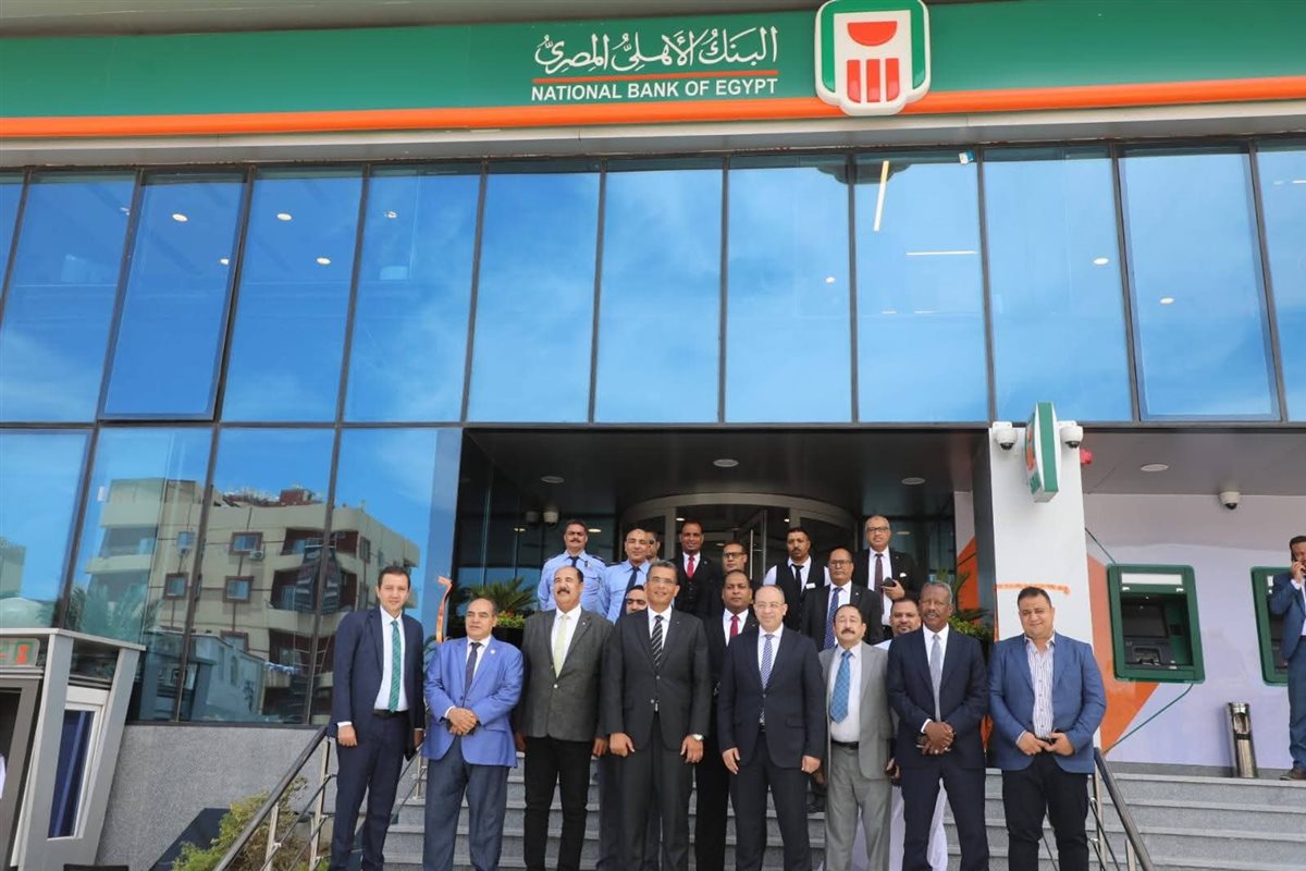 محافظ البحر يفتتح فرع جديد للبنك الاهلي بالغردقة 