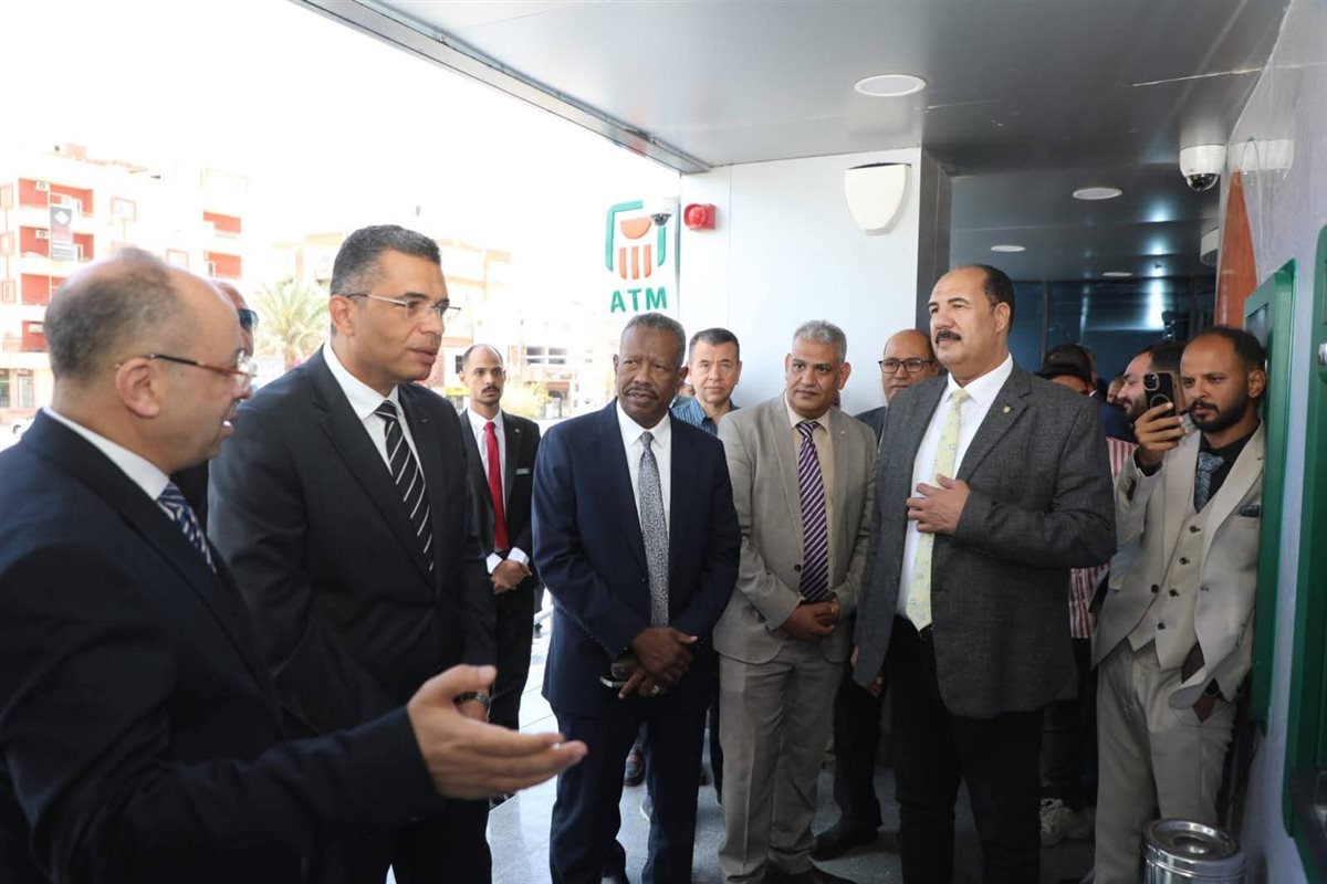 محافظ البحر يفتتح فرع جديد للبنك الاهلي بالغردقة 