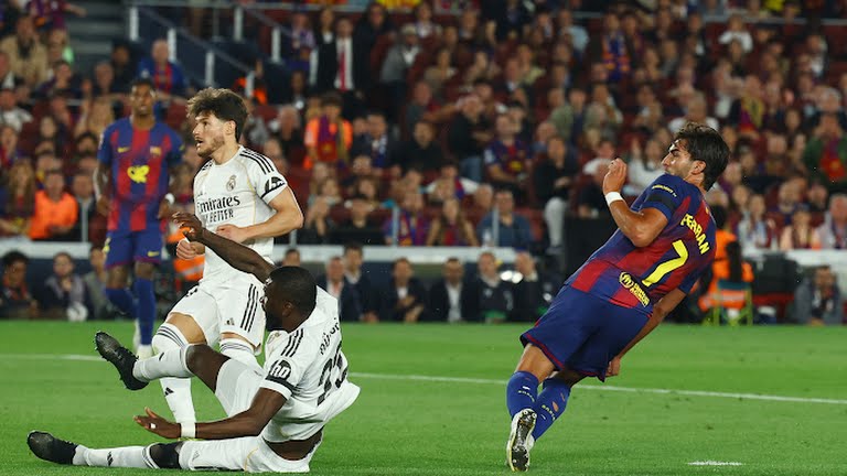 <strong>مباراة ريال مدريد وبرشلونة في الدوري الإسباني</strong>