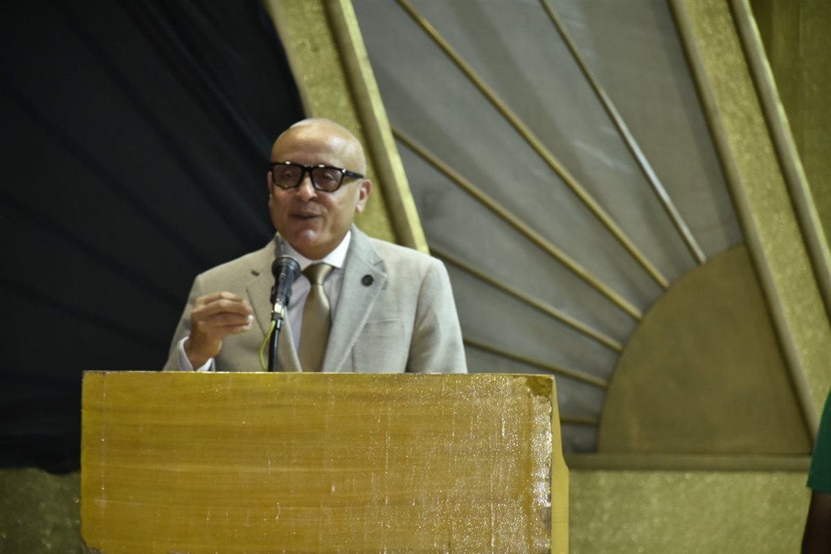 محافظ الأقصر يسلم ملابس الإحرام لحجاج التضامن&nbsp;