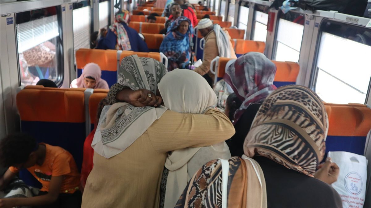 رحلة جديدة لنقل السودانيين إلى أسوان