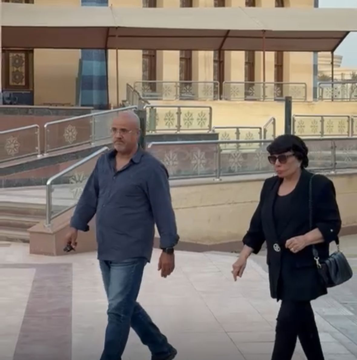 بدء عزاء الراحل عبدالرحمن أبو زهرة بمسجد المشير طنطاوي وفردوس عبدالحميد أبرز الحضور