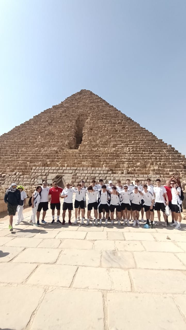 منتخب المجر للشباب لكرة اليد يزور الأهرامات