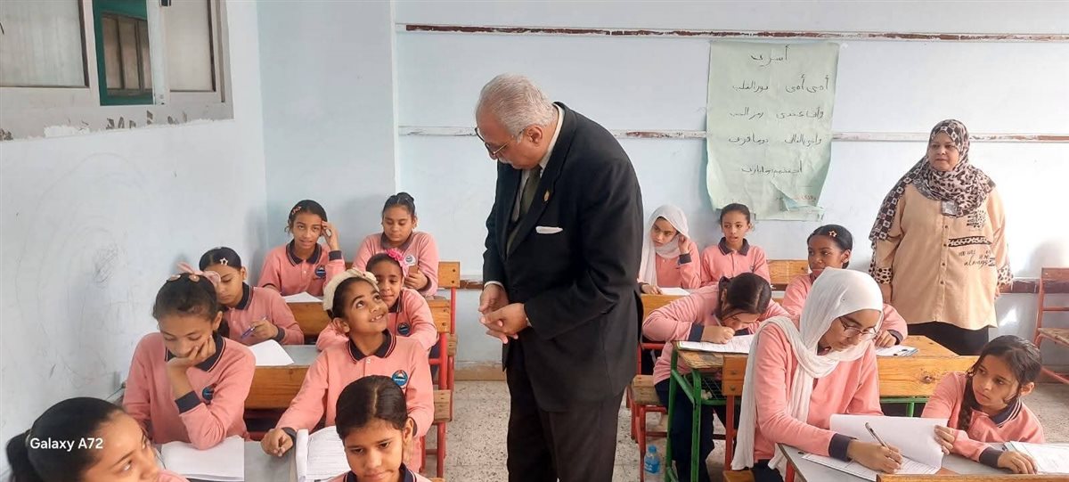 مدير تعليم البحر الاحمر يتفقد لجان الامتحانات 