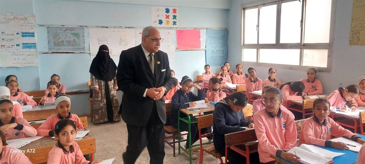 مدير تعليم البحر الاحمر يتفقد لجان الامتحانات 