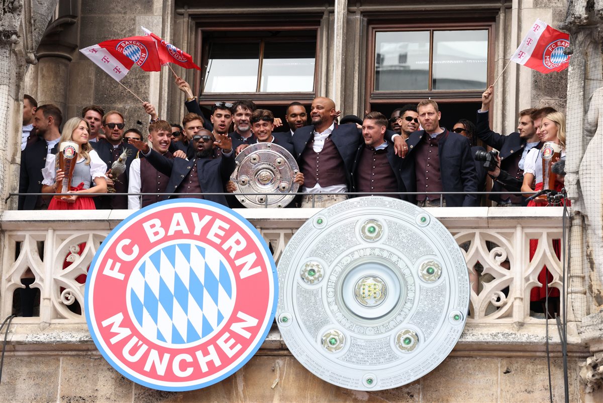 بايرن موينخ يحتفل بلقب الدوري الألماني 2025 - 2026